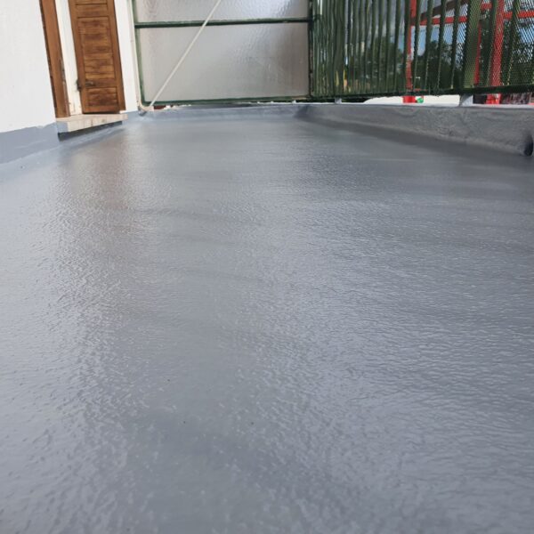 rerazur etancheite resine liquide sel epoxy polyurethane balcons loggia terrasse fibre mat de verre antiderapant coloree rer azur var region paca le luc 600x600 1